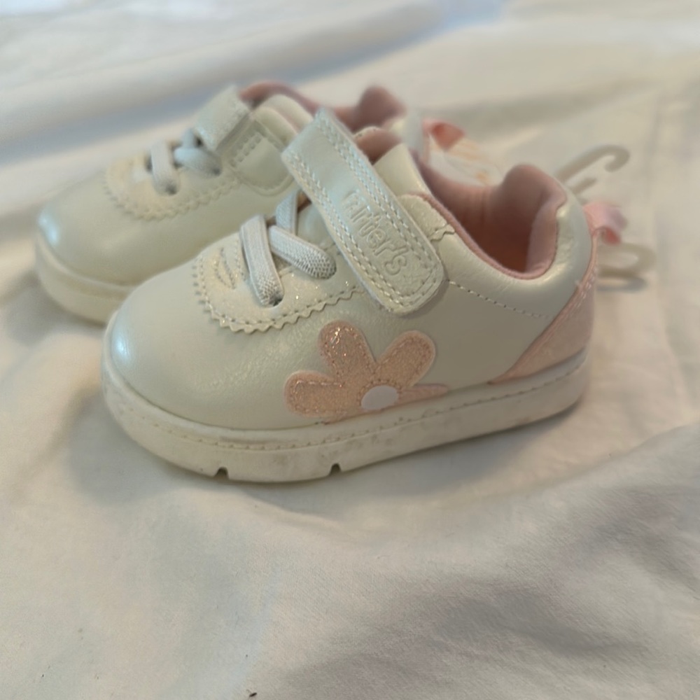 NWT Carters every step sneakers, size 3